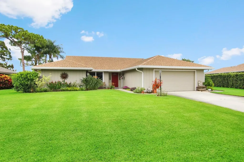 7955 SE Trenton Avenue Hobe Sound FL 33455