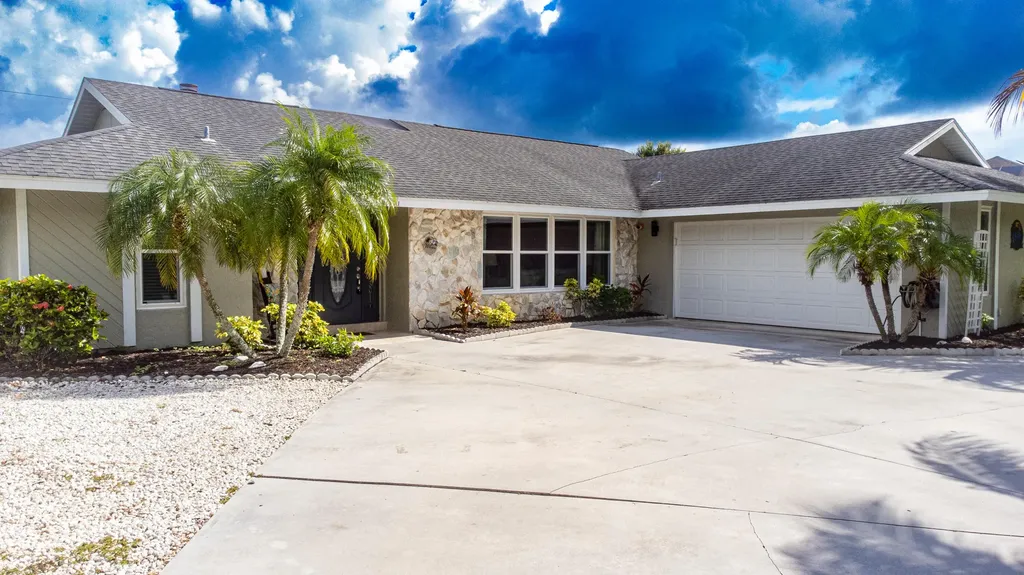 2471 SE Shell Avenue Port St Lucie FL 34952