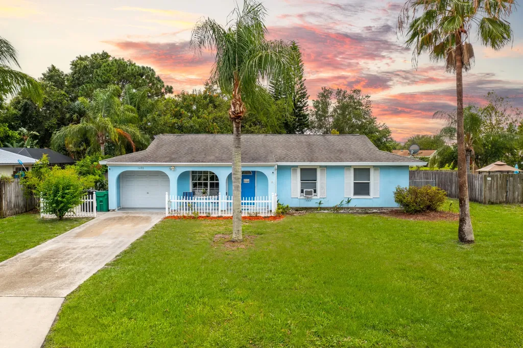 1490 SE Vesthaven Circle Port St Lucie FL 34952