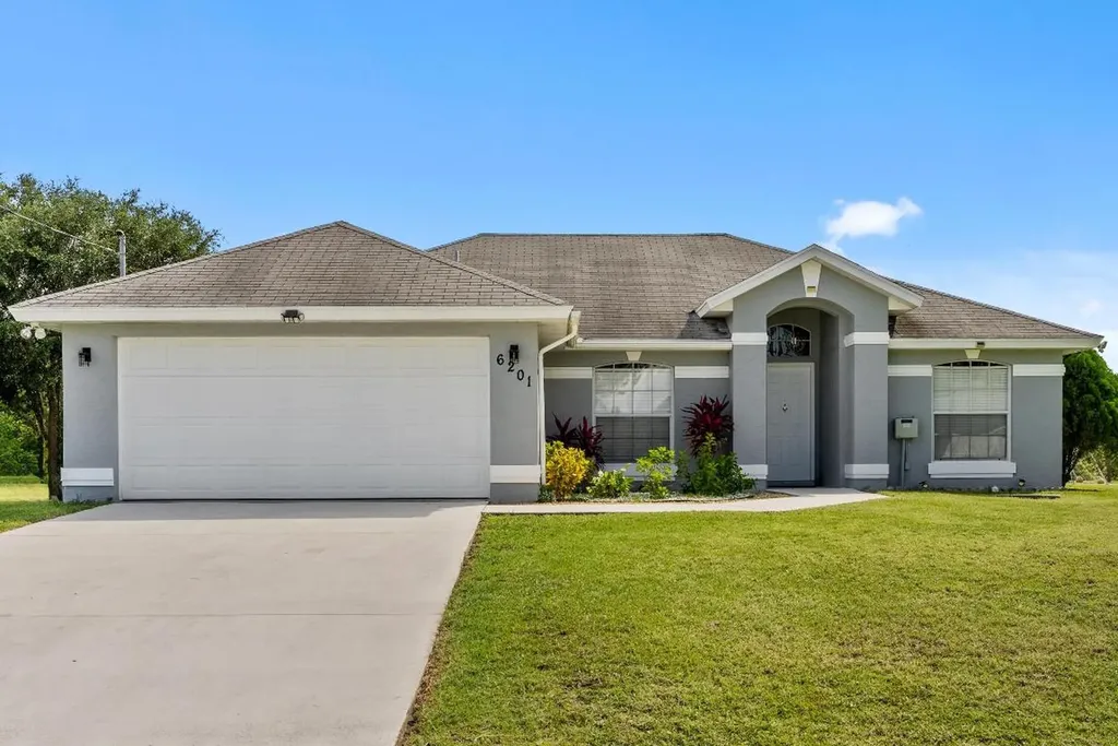 6201 NW West Deville Circle Port St Lucie FL 34986