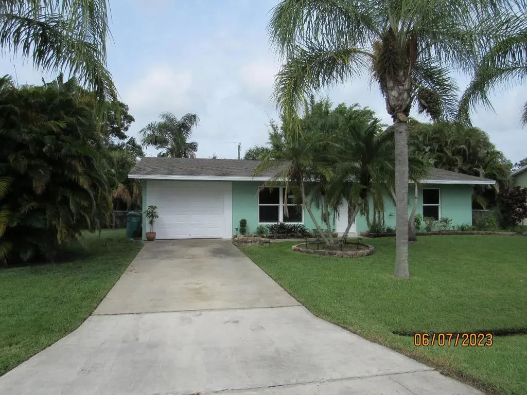 620 SE Clifton Lane Port St Lucie FL 34983