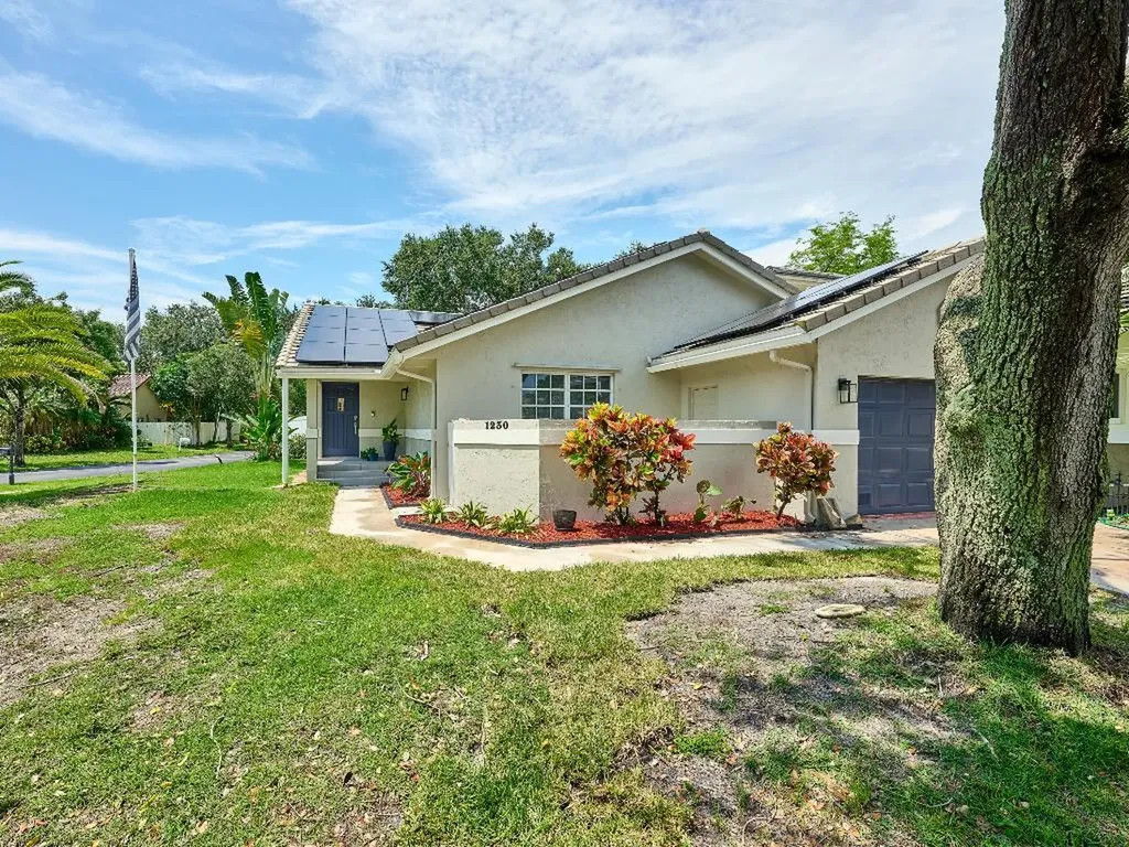 1230 SW 65th Avenue Plantation FL 33317