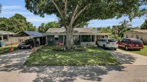 221 Hialeah Avenue Fort Pierce FL 34982