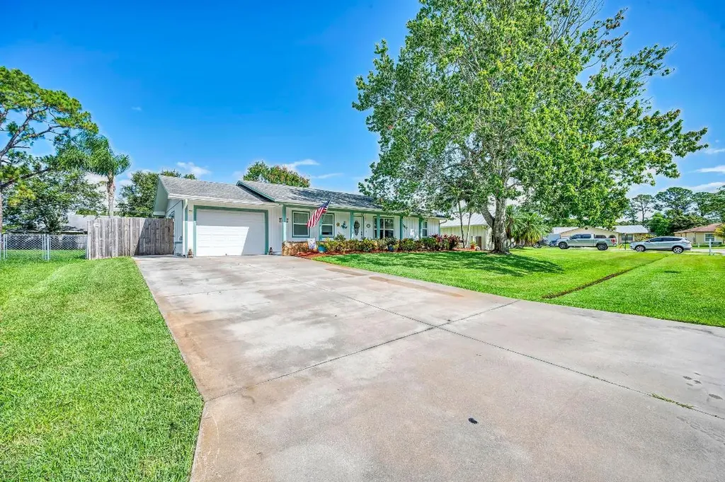 1612 SE Mistletoe Street Port St Lucie FL 34983