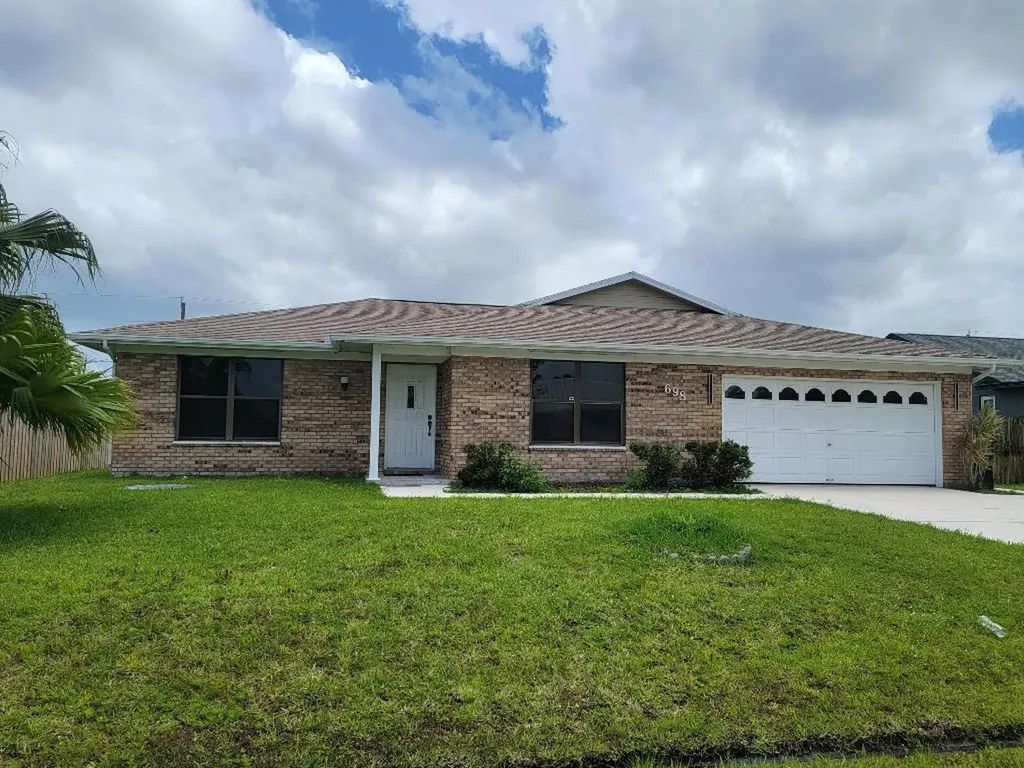 698 SE Thanksgiving Avenue Port St Lucie FL 34984