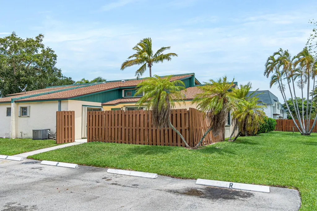 1004 Manor Drive Palm Springs FL 33461