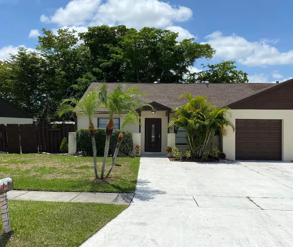8512 Blue Cypress Drive Lake Worth FL 33467