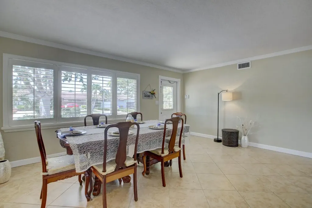 808 SE 13 Court Deerfield Beach FL 33441