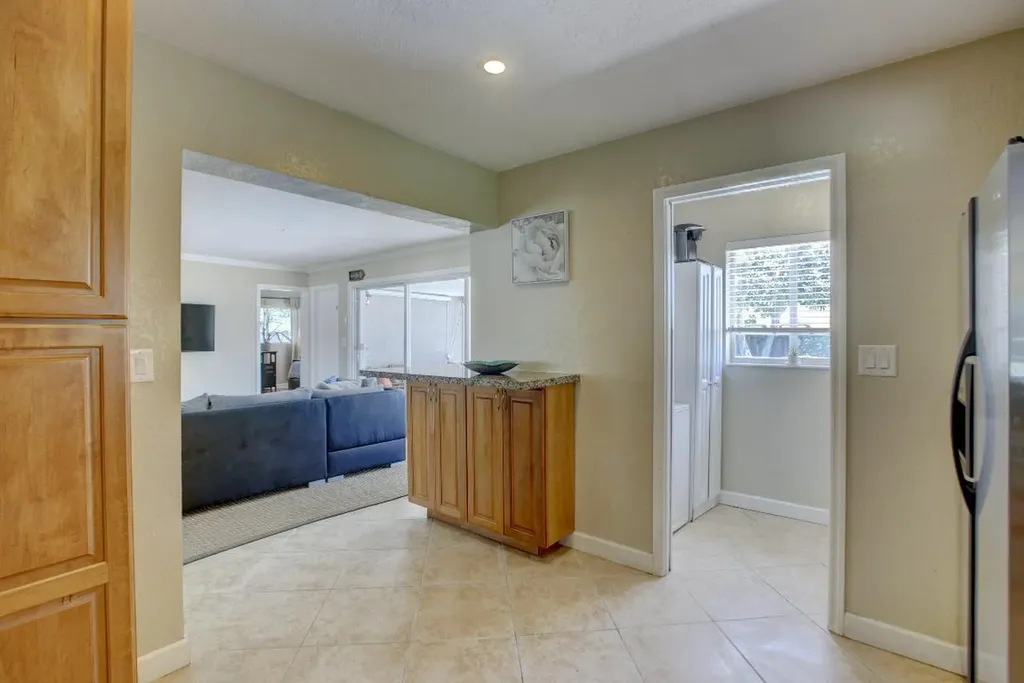 808 SE 13 Court Deerfield Beach FL 33441