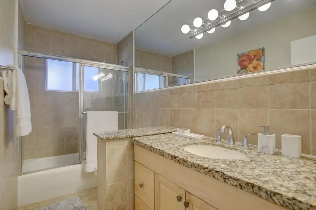 808 SE 13 Court Deerfield Beach FL 33441