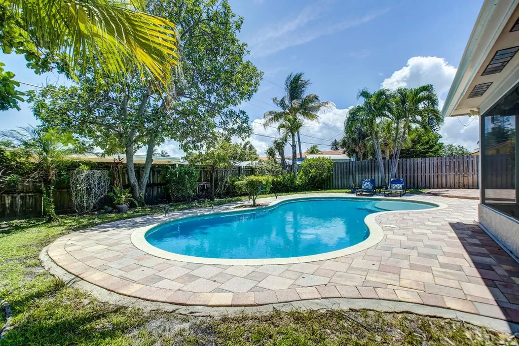 808 SE 13 Court Deerfield Beach FL 33441