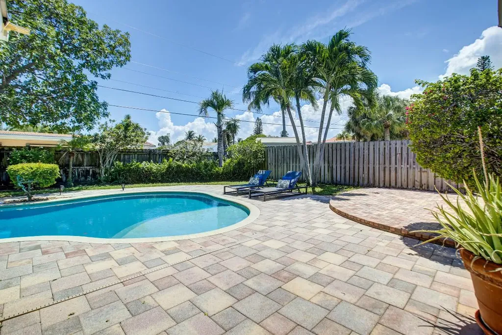 808 SE 13 Court Deerfield Beach FL 33441