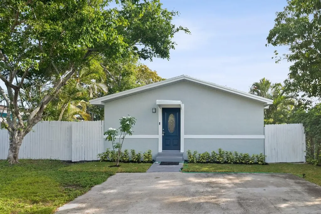 713 SW 9th Court Delray Beach FL 33444