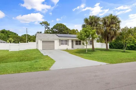 2210 SE Heathwood Circle Port St Lucie FL 34952