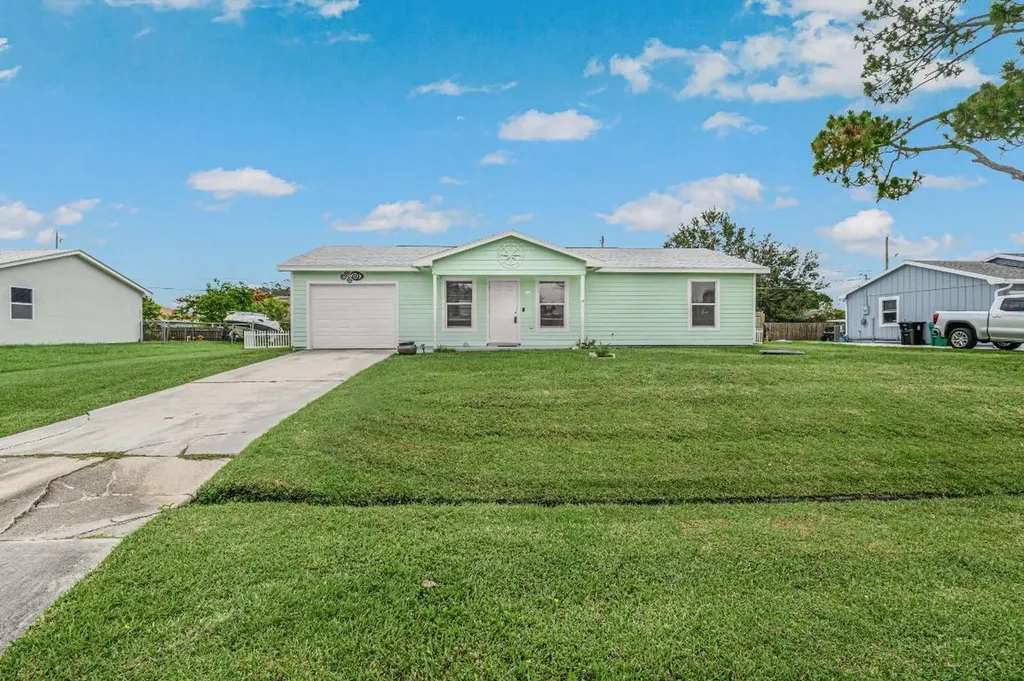 2273 SW Mount Vernon Street Port St Lucie FL 34953