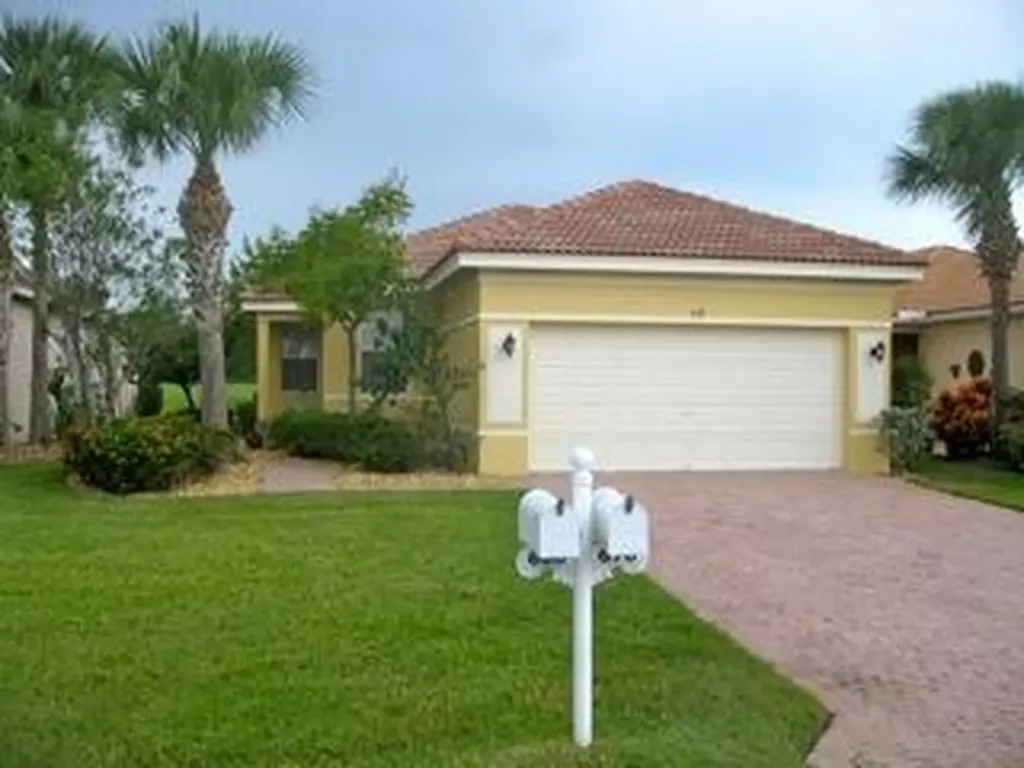 678 NW Stanford Lane Port St Lucie FL 34983