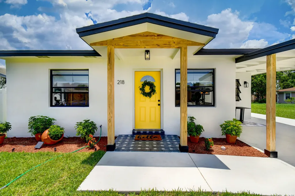 218 SW 10th Avenue Delray Beach FL 33444