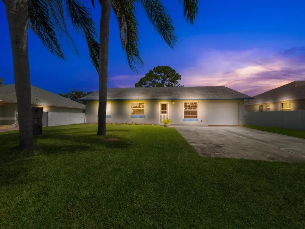 587 SW Lakehurst Drive Port St Lucie FL 34983
