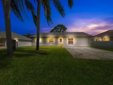 587 SW Lakehurst Drive Port St Lucie FL 34983