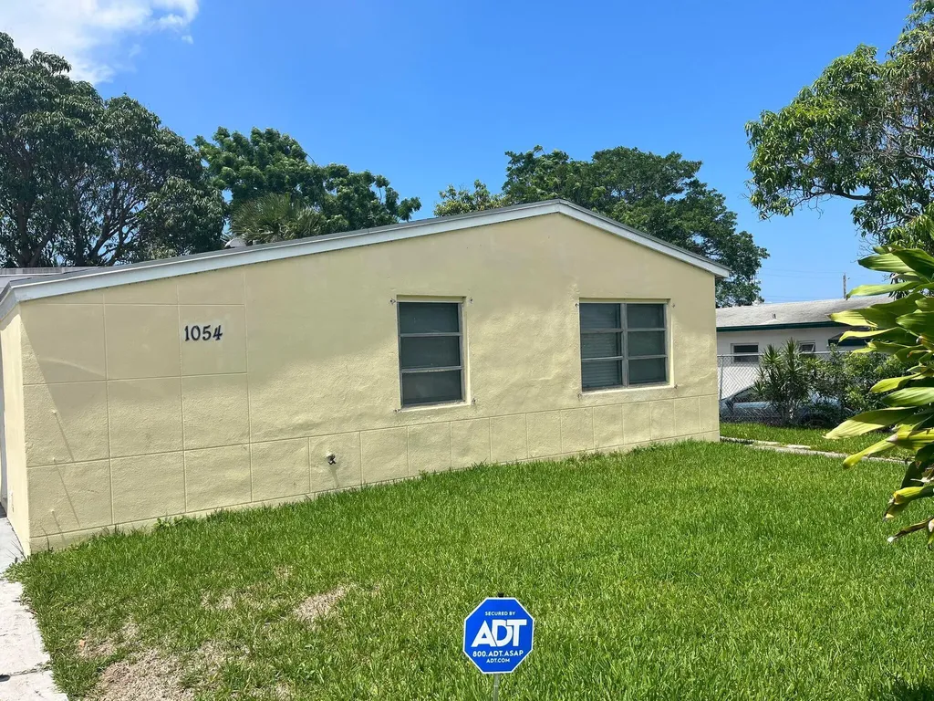 1054 W 25th Street Riviera Beach FL 33404