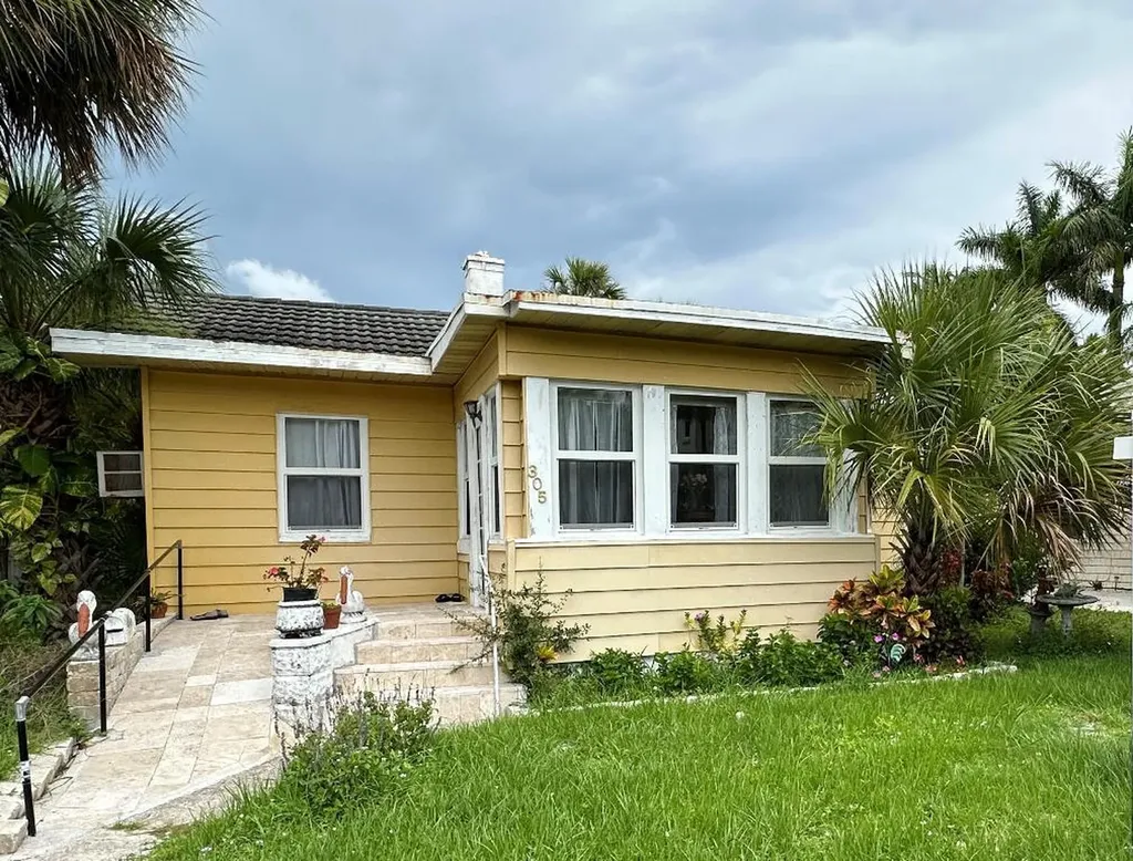 305 N Lakeside Drive Lake Worth Beach FL 33460