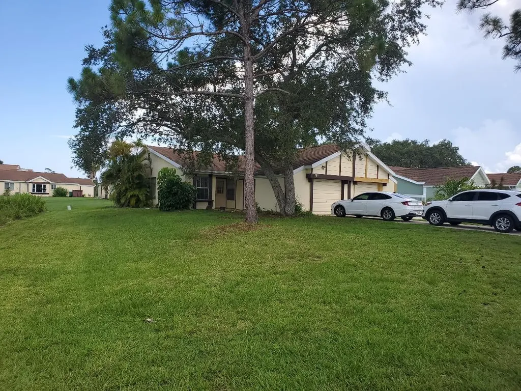 1601 SE Kestwick Court Port St Lucie FL 34952