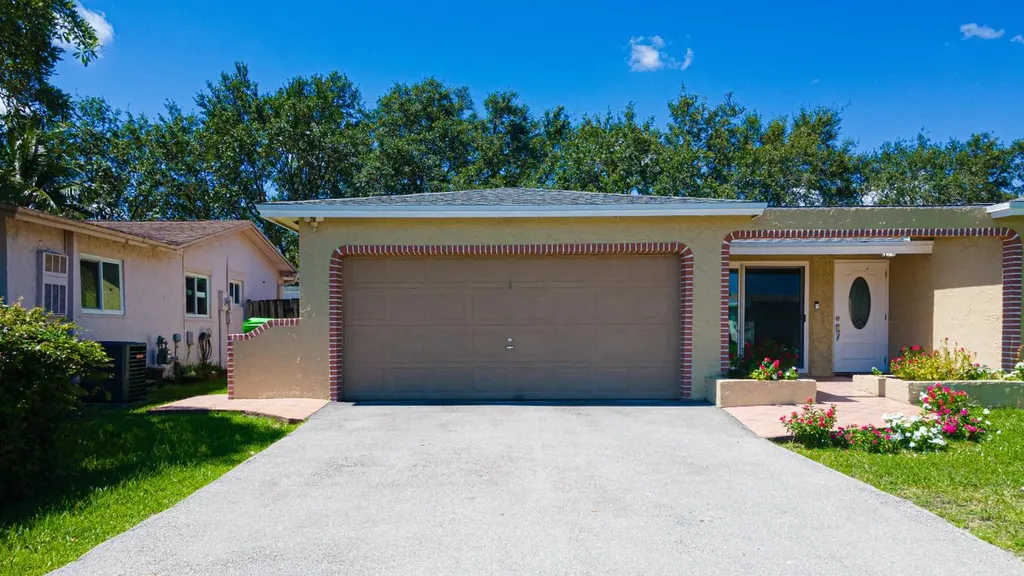 11540 NW 34th Place Sunrise FL 33323