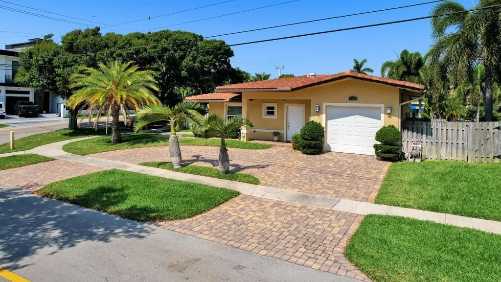2421 NE 49th Street Lighthouse Point FL 33064