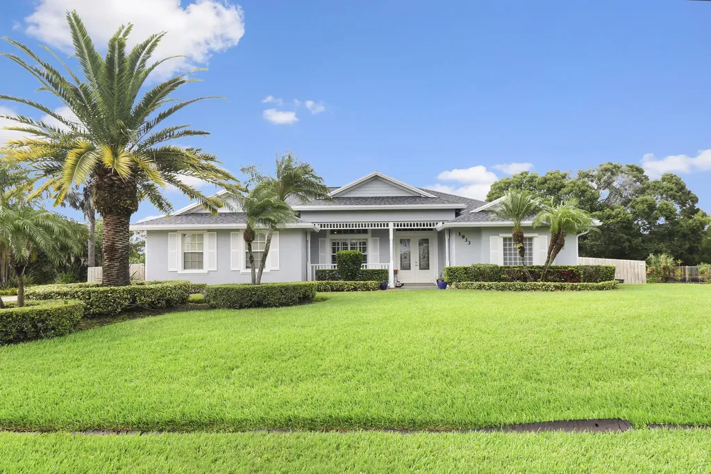 1933 SE Bolton Avenue Port St Lucie FL 34952