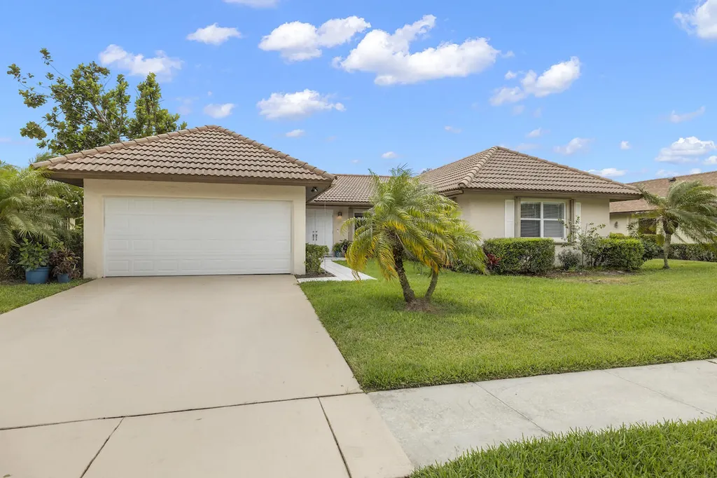10228 Greentrail Drive N Boynton Beach FL 33436