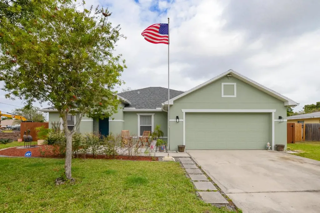 539 SW Duval Avenue Port St Lucie FL 34983