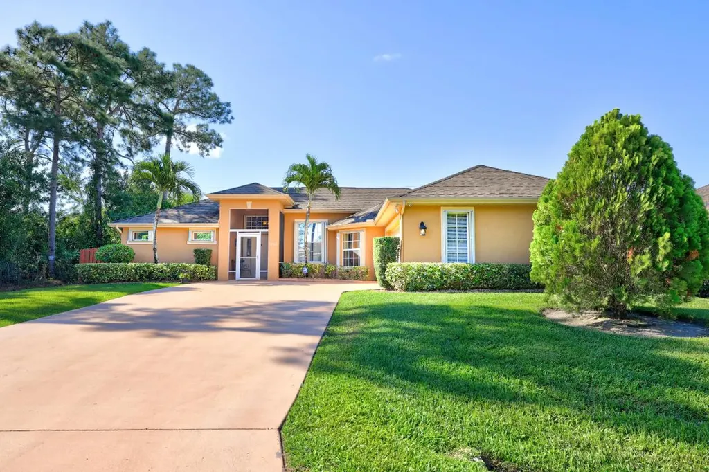 1642 SW Glacador Avenue Port St Lucie FL 34953