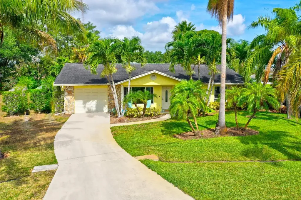 2333 SE Calcutta Circle Port St Lucie FL 34952