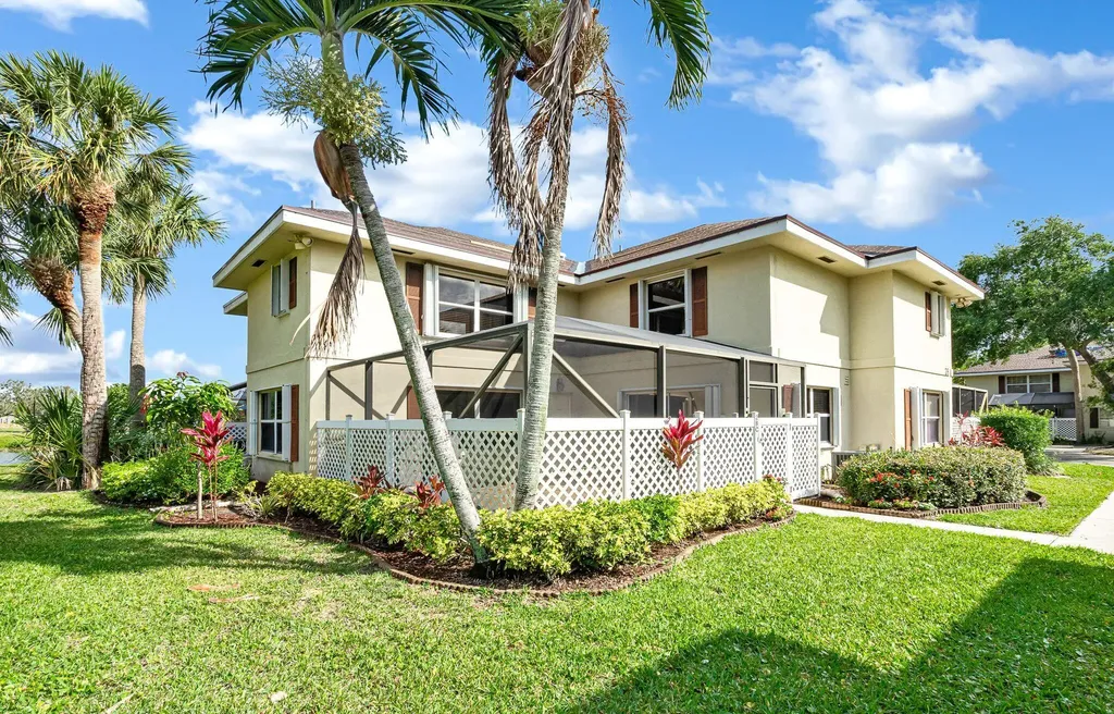28 Clinton Court Royal Palm Beach FL 33411