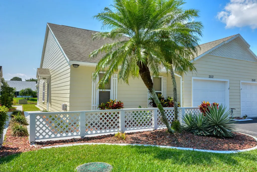 2512 SE Tropical East Circle Port St Lucie FL 34952