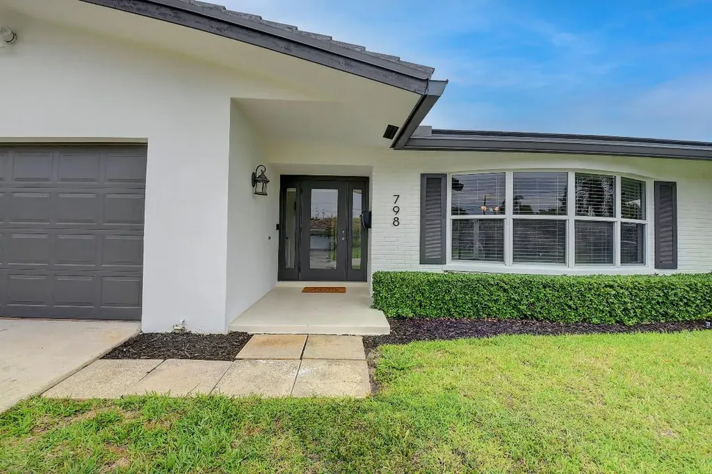 798 SW 15th Avenue Boca Raton FL 33486