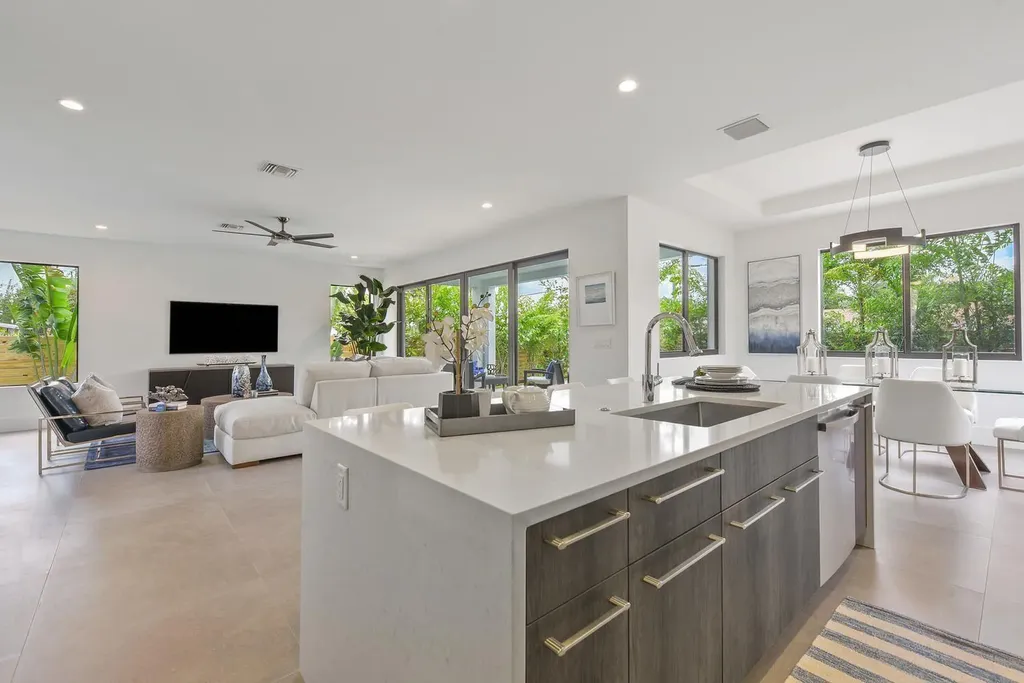 663 Kingsbridge Street Boca Raton FL 33487