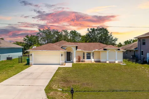 425 SE Glenwood Drive Port St Lucie FL 34984