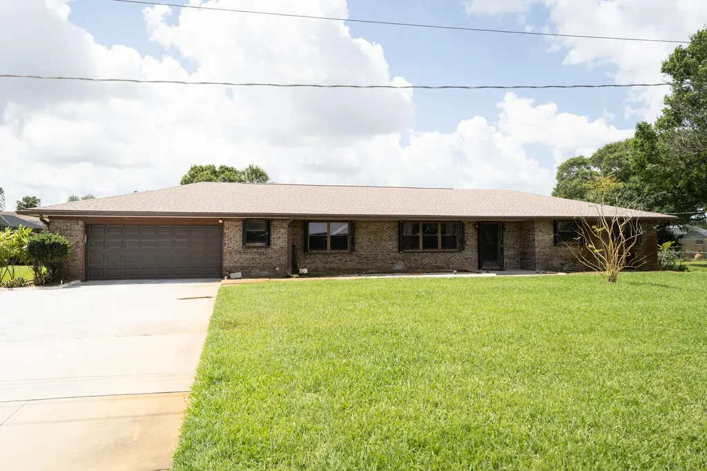 905 W Weatherbee Road Fort Pierce FL 34982