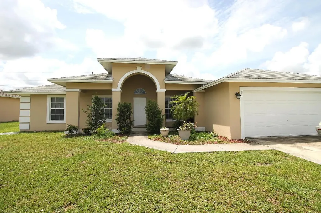 926 SW Hamberland Avenue Port St Lucie FL 34953