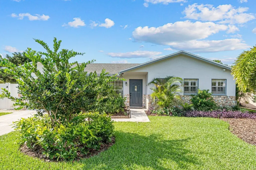 9020 SW 1st Street Boca Raton FL 33428