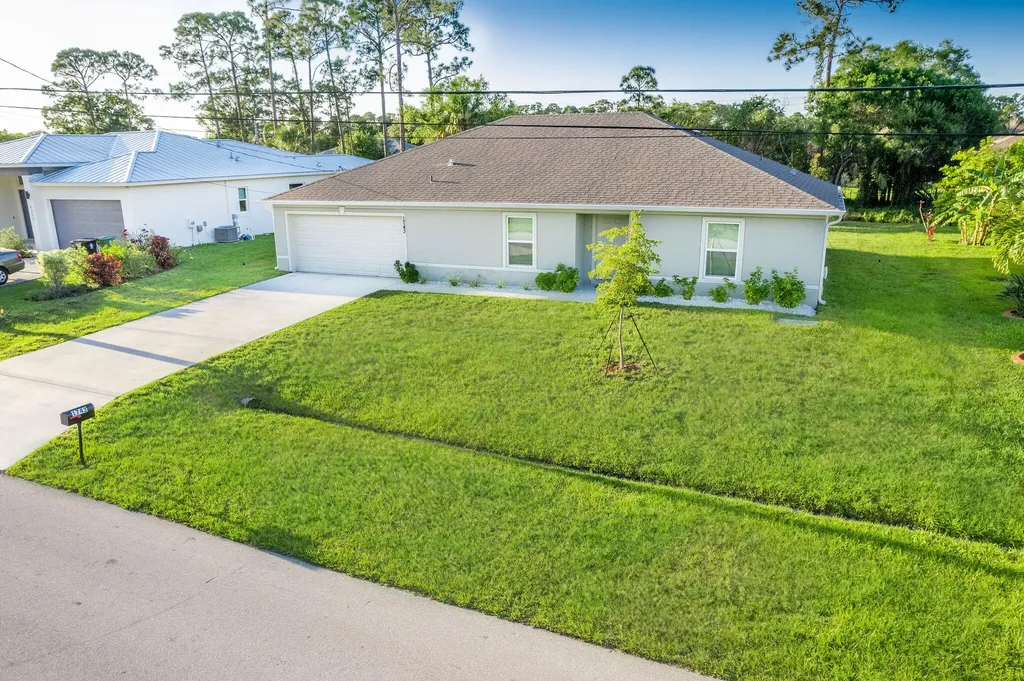 1743 SW Bellevue Avenue Port St Lucie FL 34953