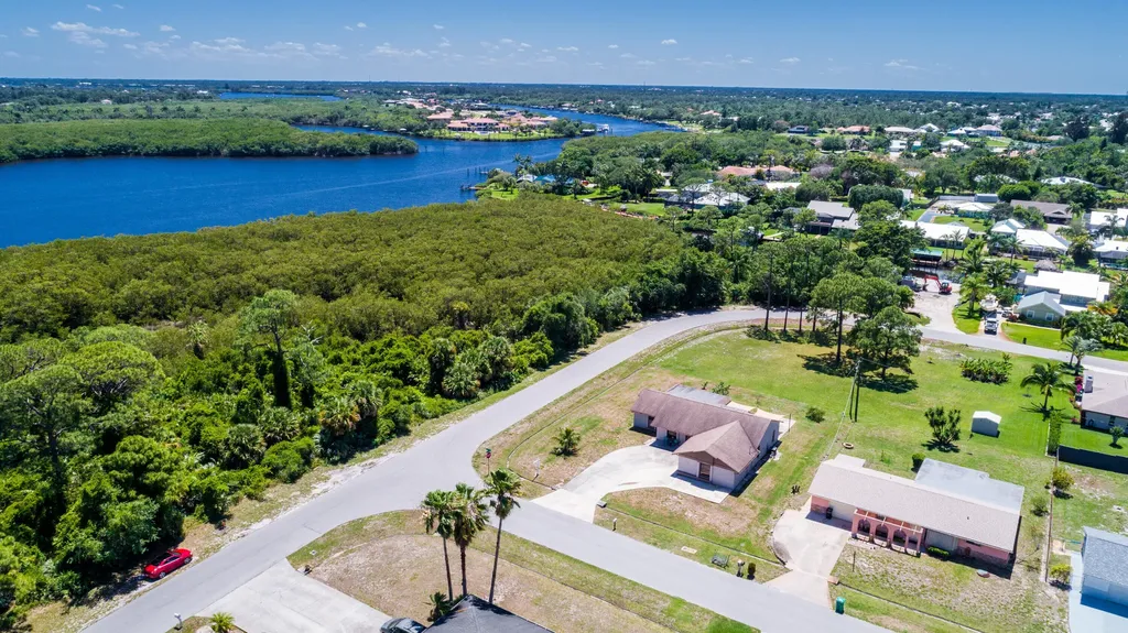790 SE Essex Drive Port St Lucie FL 34984