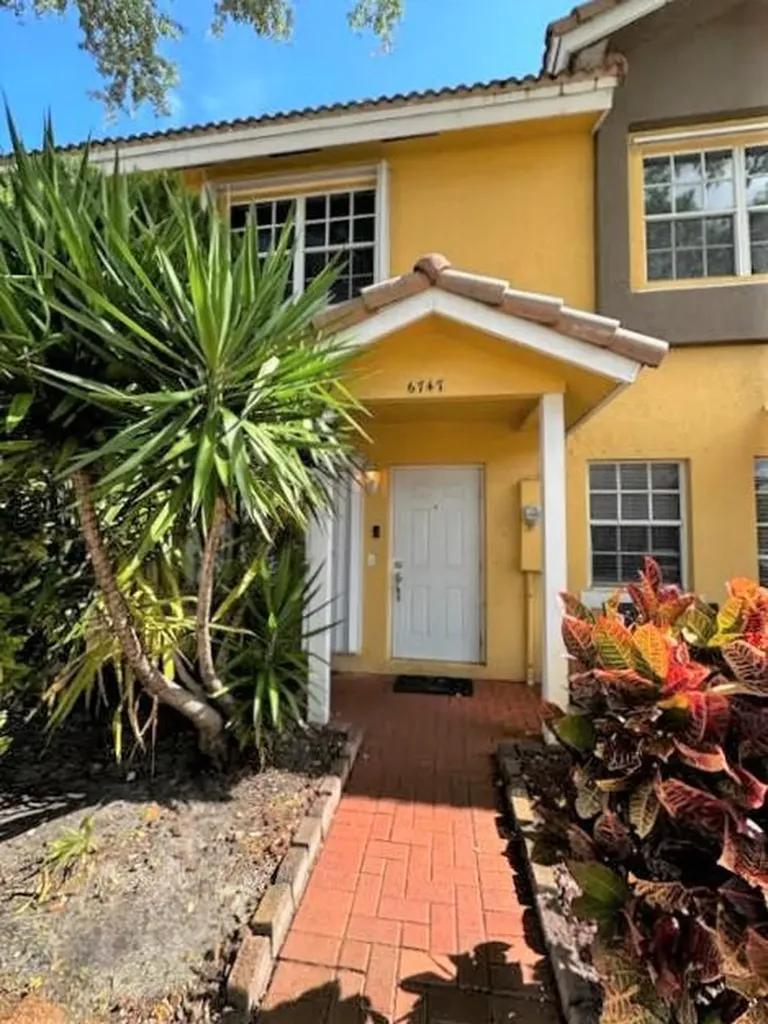 6747 Sienna Club Drive Lauderhill FL 33319