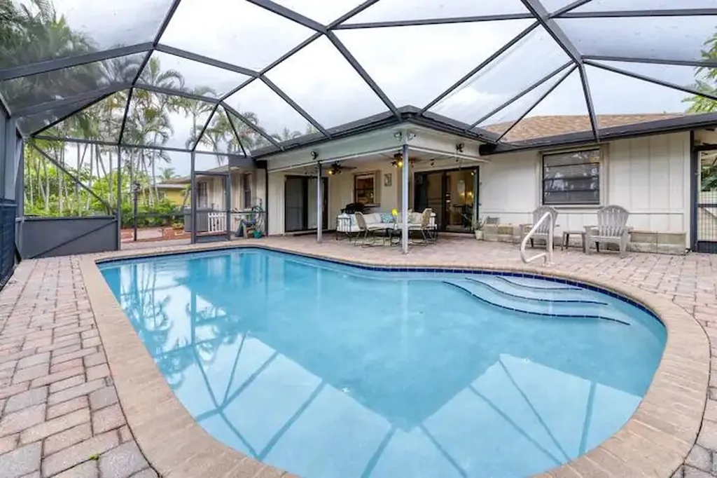 2517 Canterbury Drive N Riviera Beach FL 33407