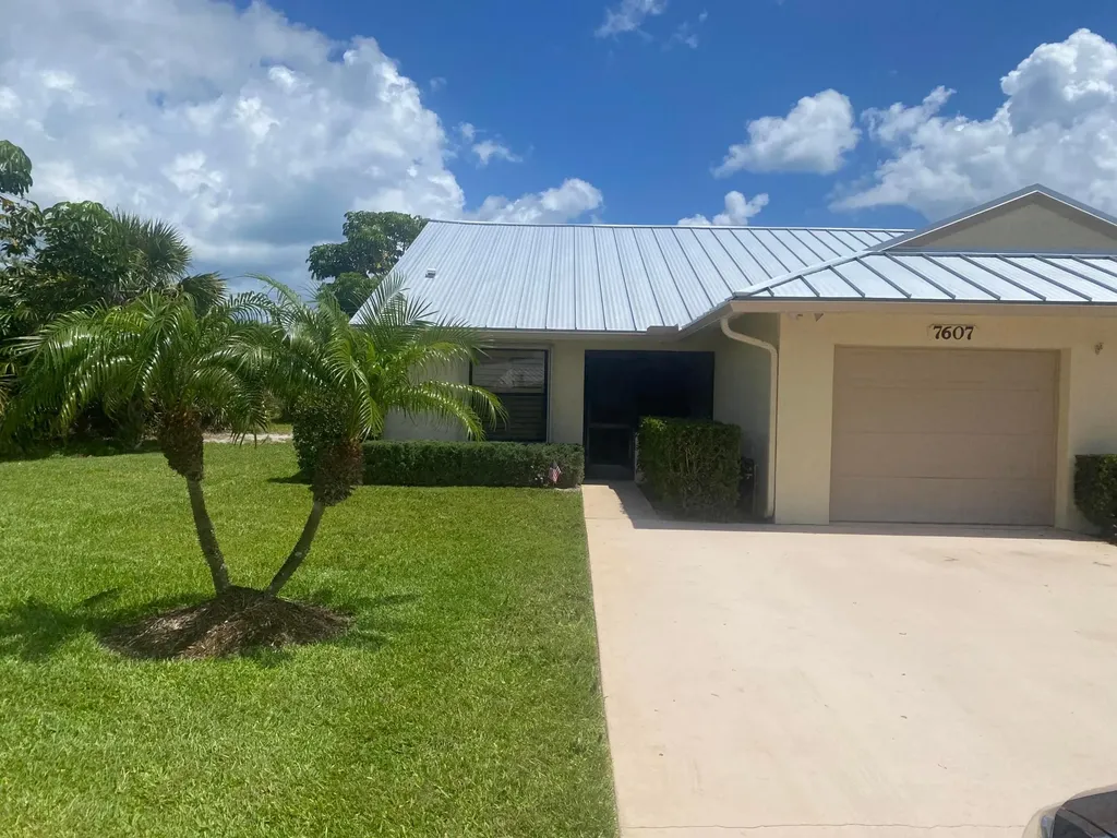 7607 SE Sugar Sand Circle Hobe Sound FL 33455