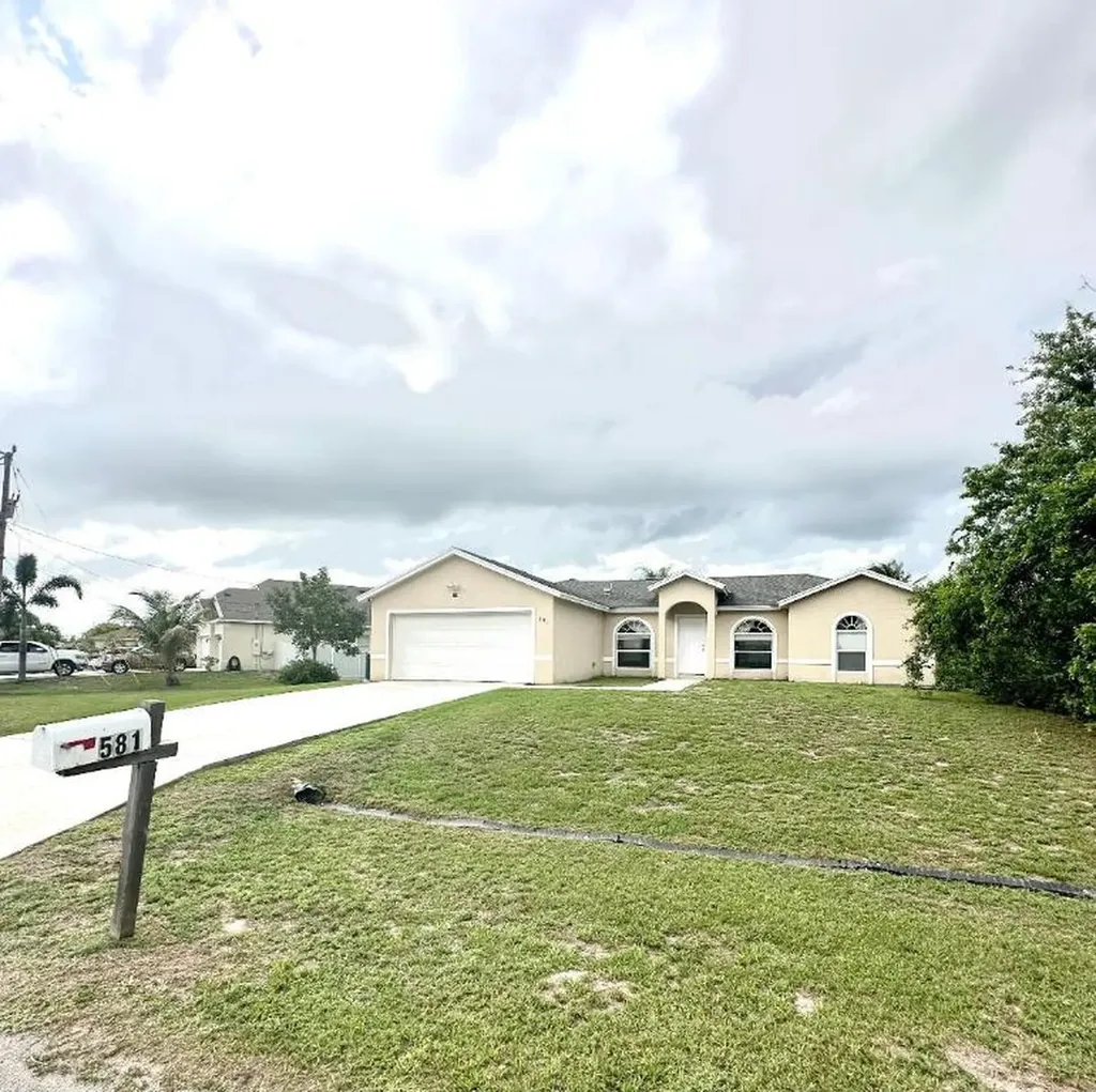 581 SW Fields Avenue Port St Lucie FL 34953