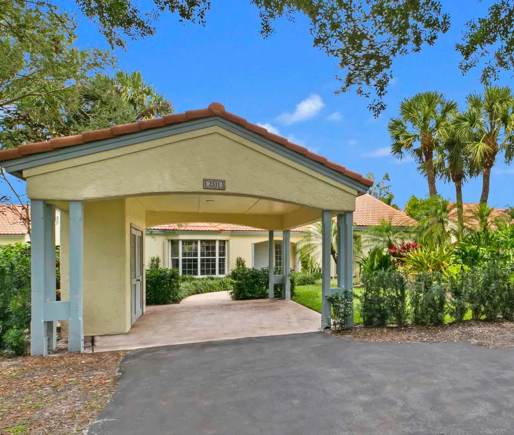 2311 Las Casitas Drive Wellington FL 33414