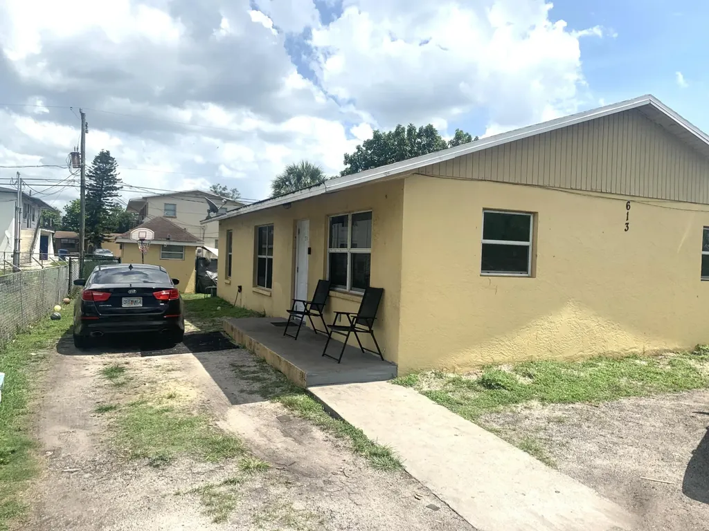 613 SW 5th Street Belle Glade FL 33430