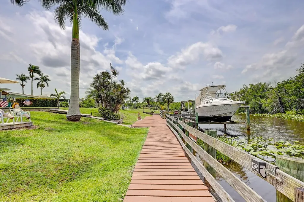 318 Holly Avenue Port St Lucie FL 34952